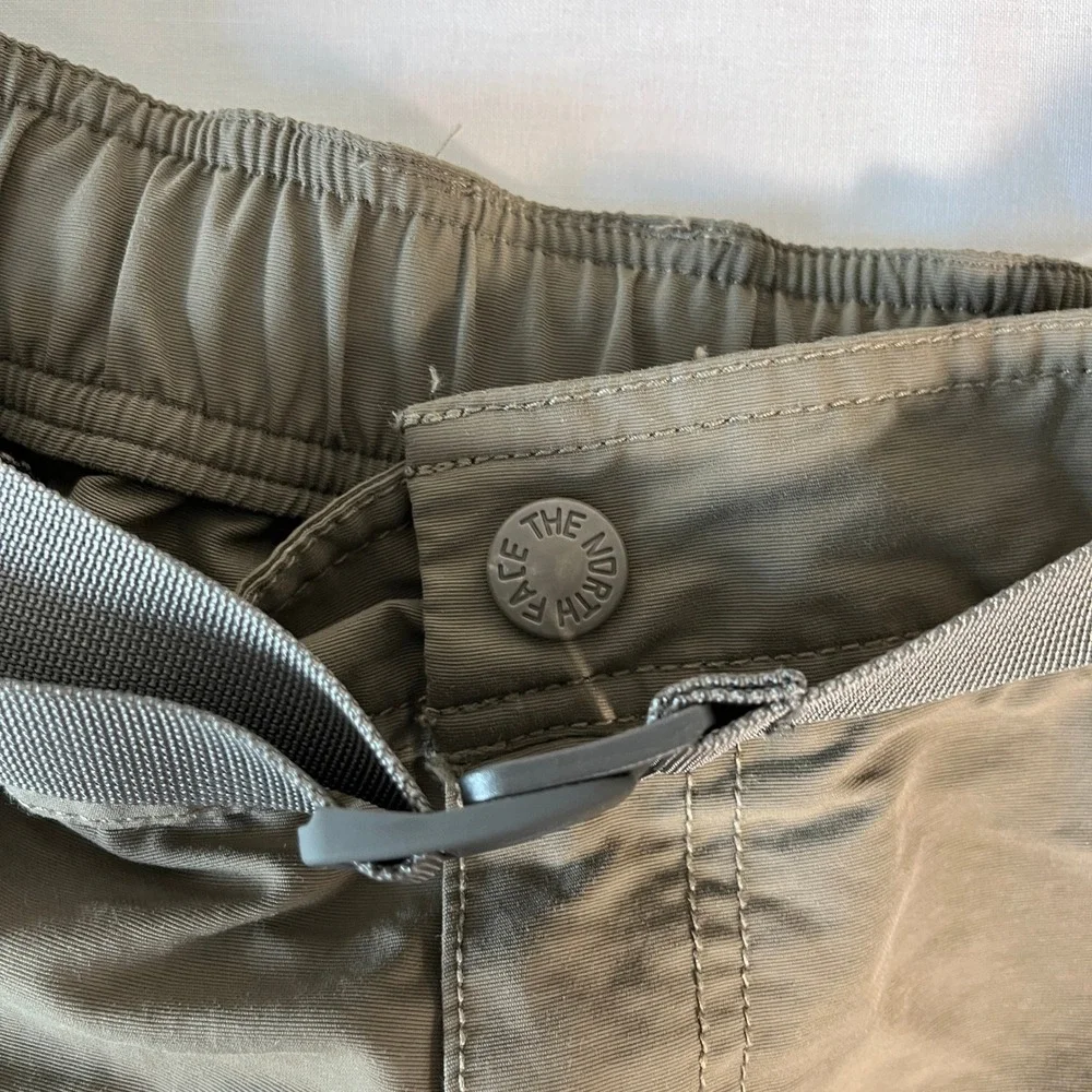 The North Face Convertible Cargo Pants Mens L Olive Green Excellent Zip Off Trek